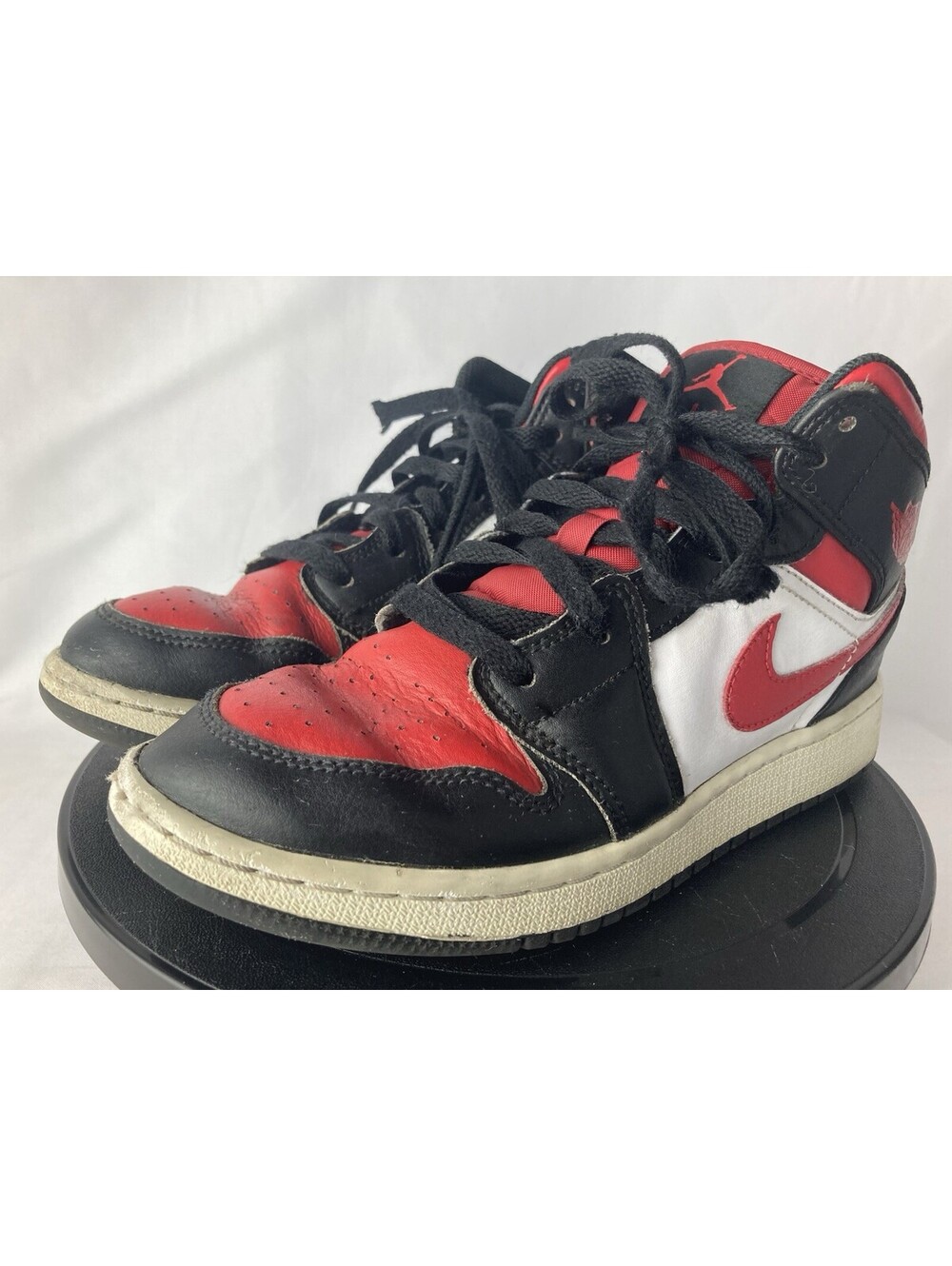 Women’s 7 / 5.5Y Nike Air Jordan 1 Mid GS Black Fire Red Bred Shoes 554725-079